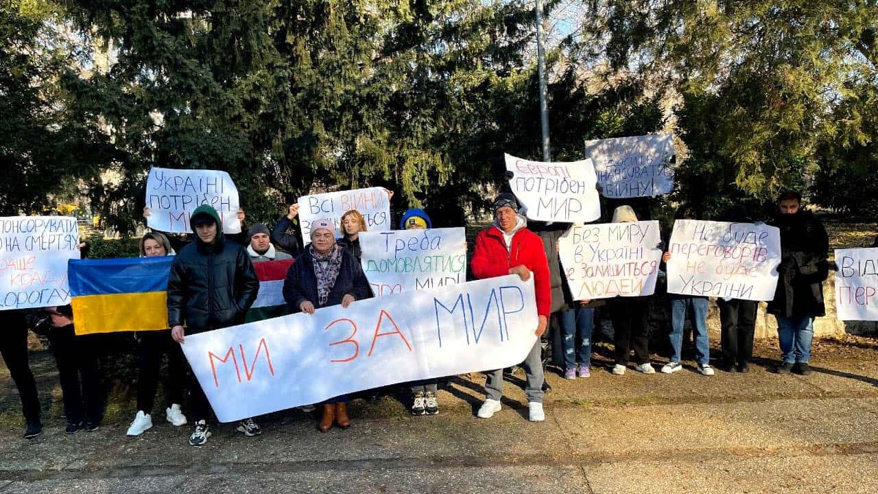 Проросійські мітинги в Будапешті: хто оплачує бал