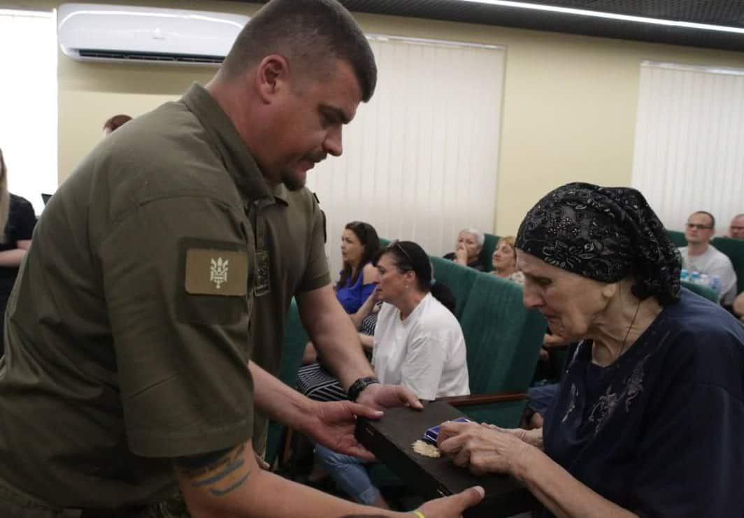 Родинам 34 загиблих військових вручили нагороди за оборону Луганщини