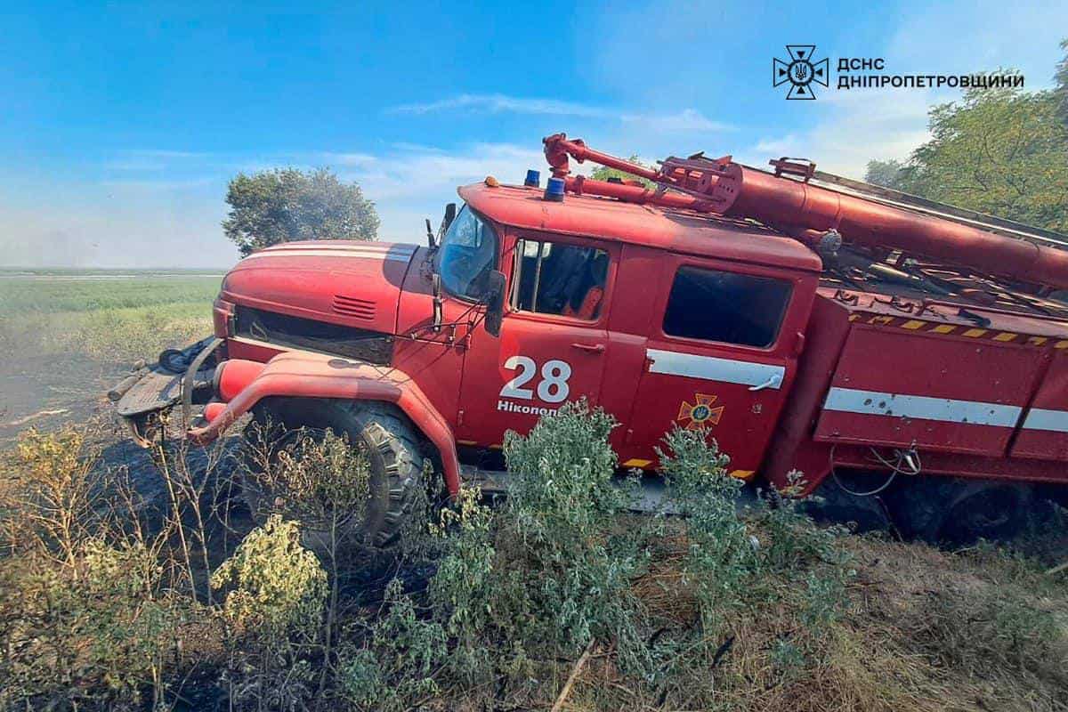 Росіяни скерували дрони на нікопольських рятувальників, що гасили пожежу