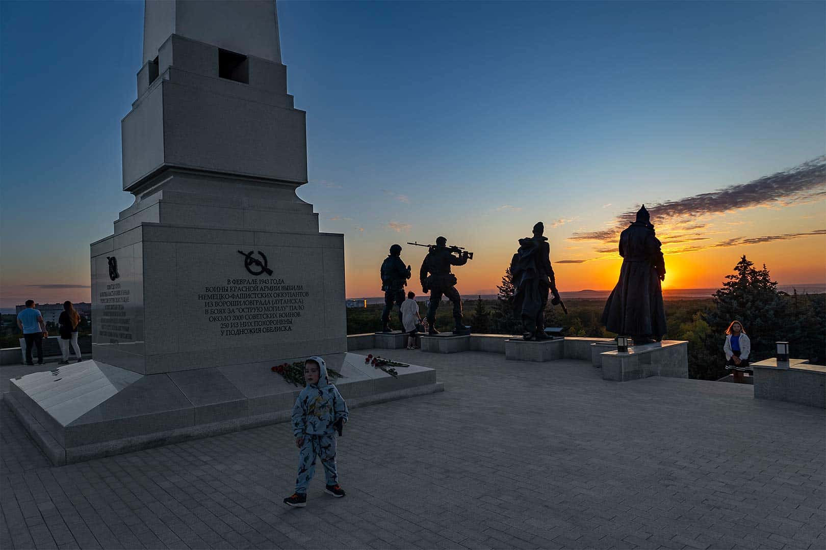 Вони підмінюють Луганськ