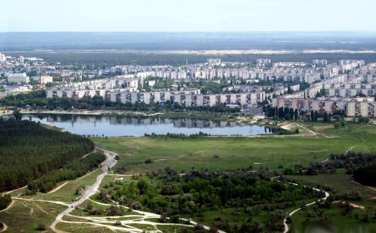 Як змінювалось озеро Чисте в окупованому Сіверськодонецьку від початку року (фото)