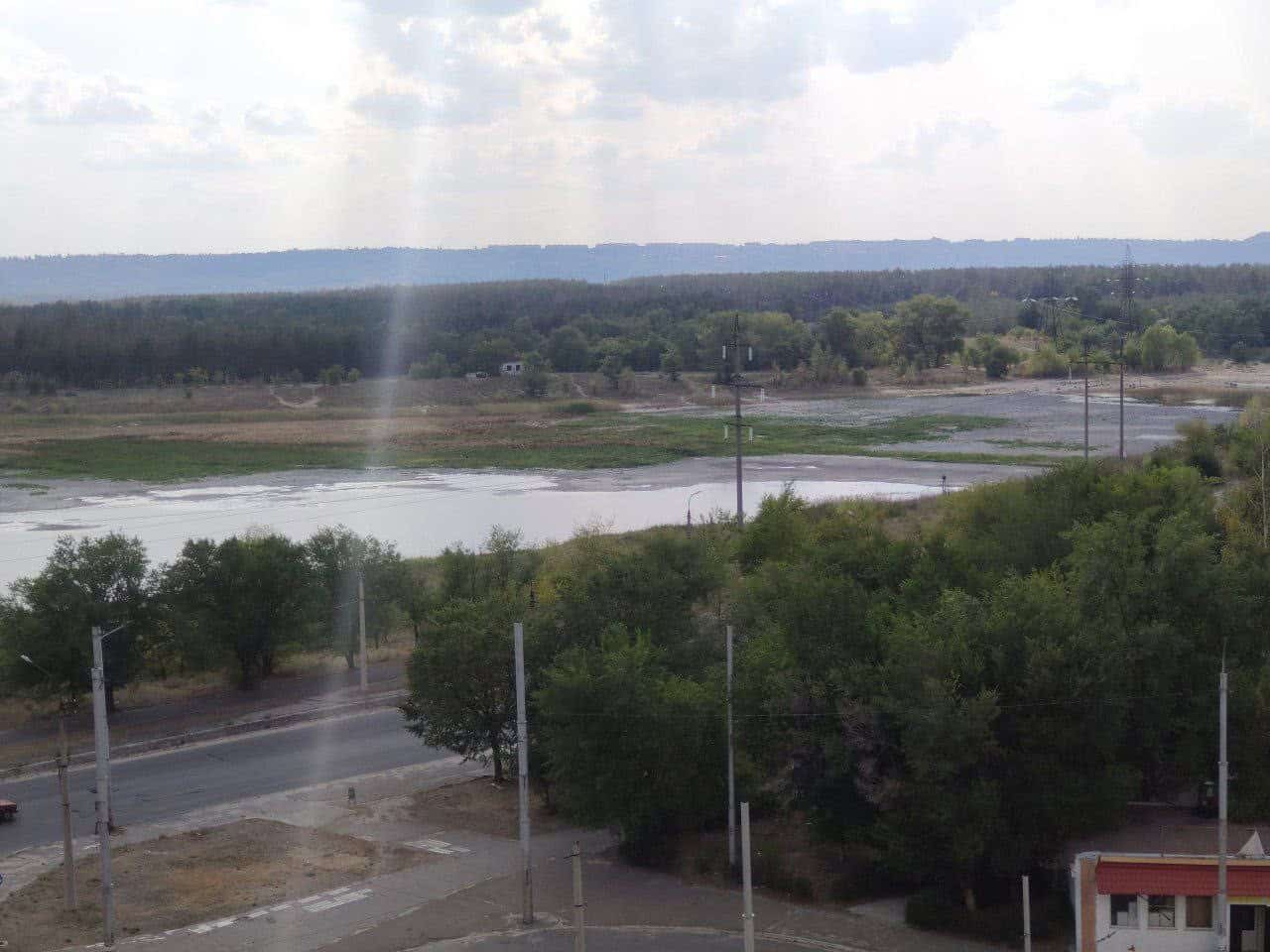 Як змінювалось озеро Чисте в окупованому Сіверськодонецьку від початку року (фото)