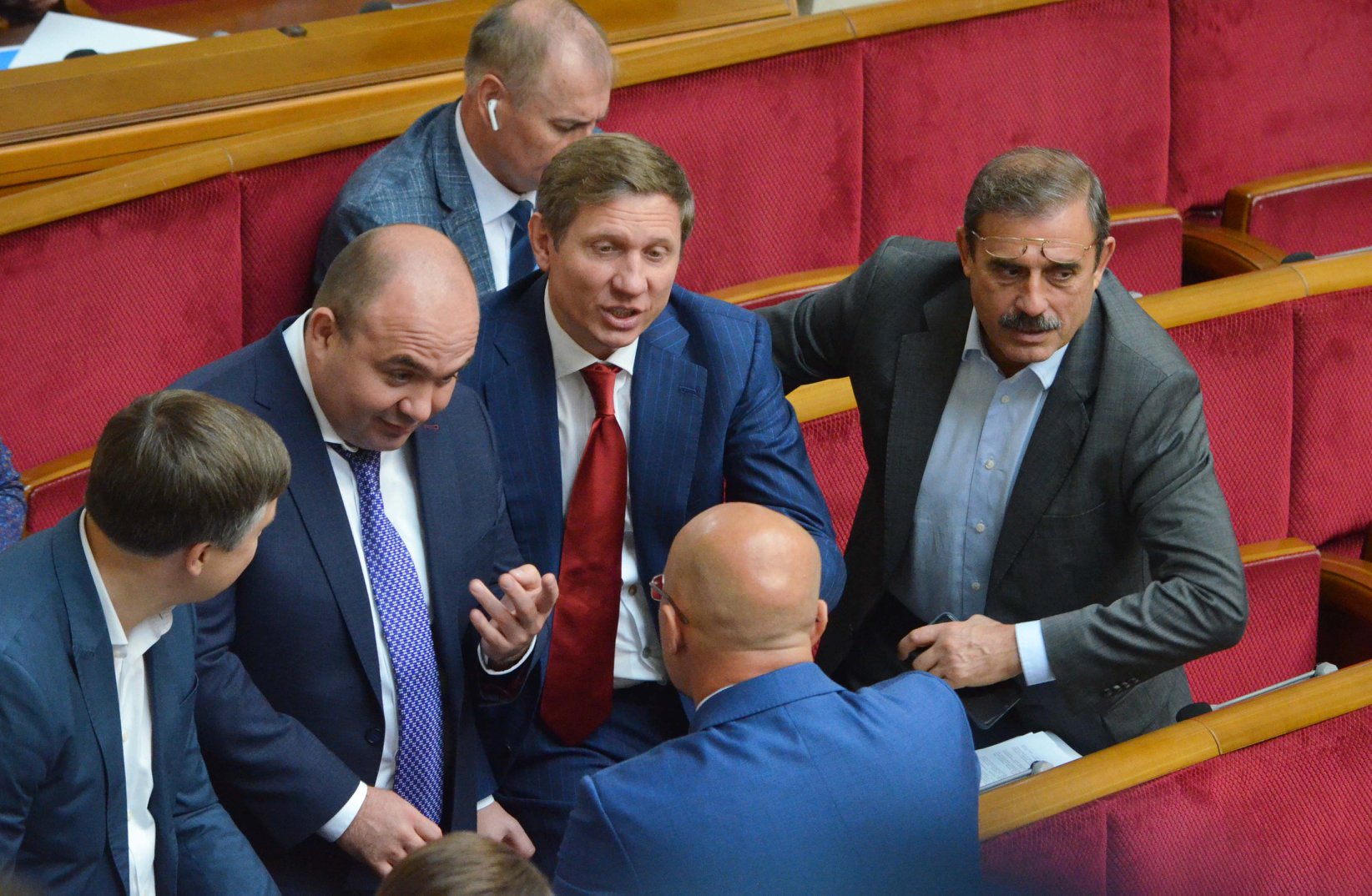 Луганщина політична. Чи готуються луганські нардепи до виборів?