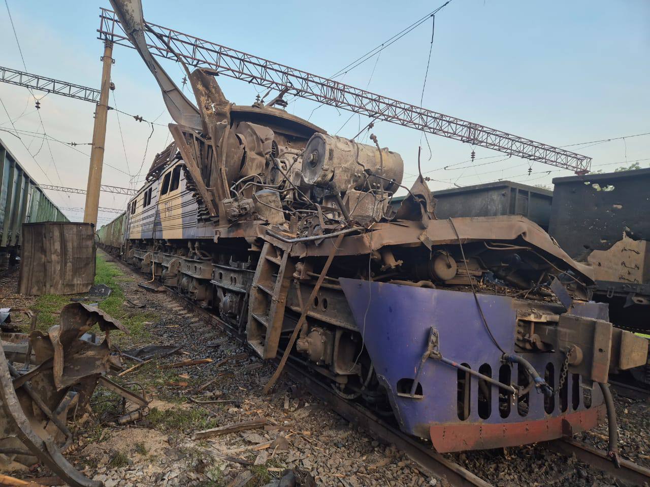 Росія вдруге за добу обстріляла локомотив Придніпровської залізниці