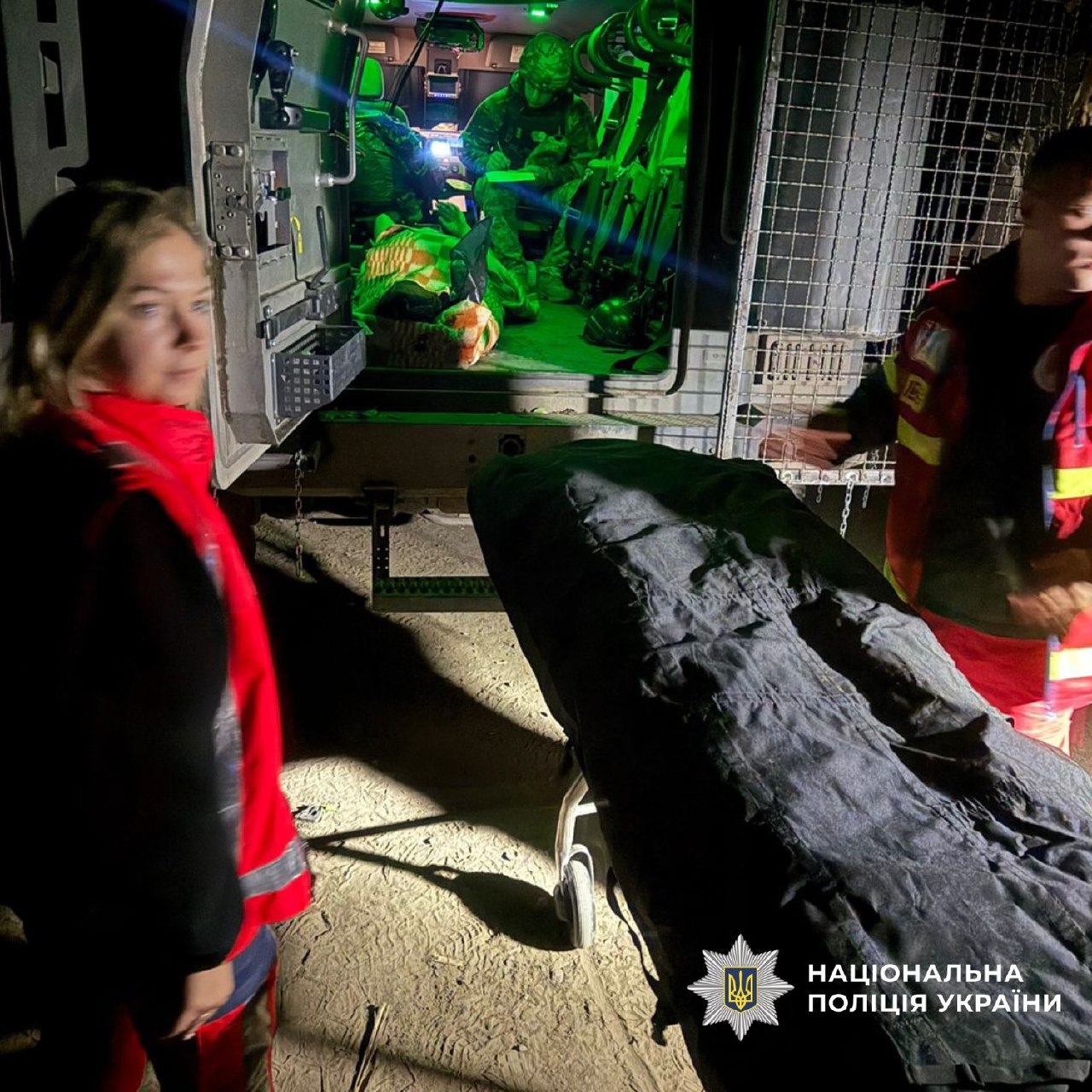 На Харківщині поліцейські врятували волонтерку, яка підірвалася на вибуховому пристрої