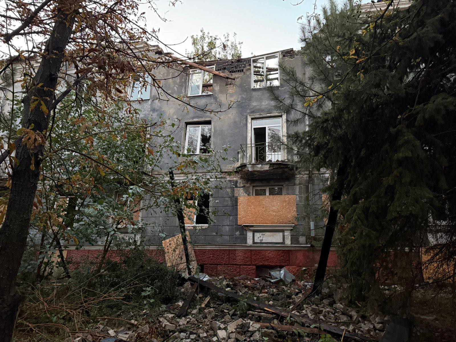 У Краматорську вночі російські дрони-камікадзе вдарили по готелю