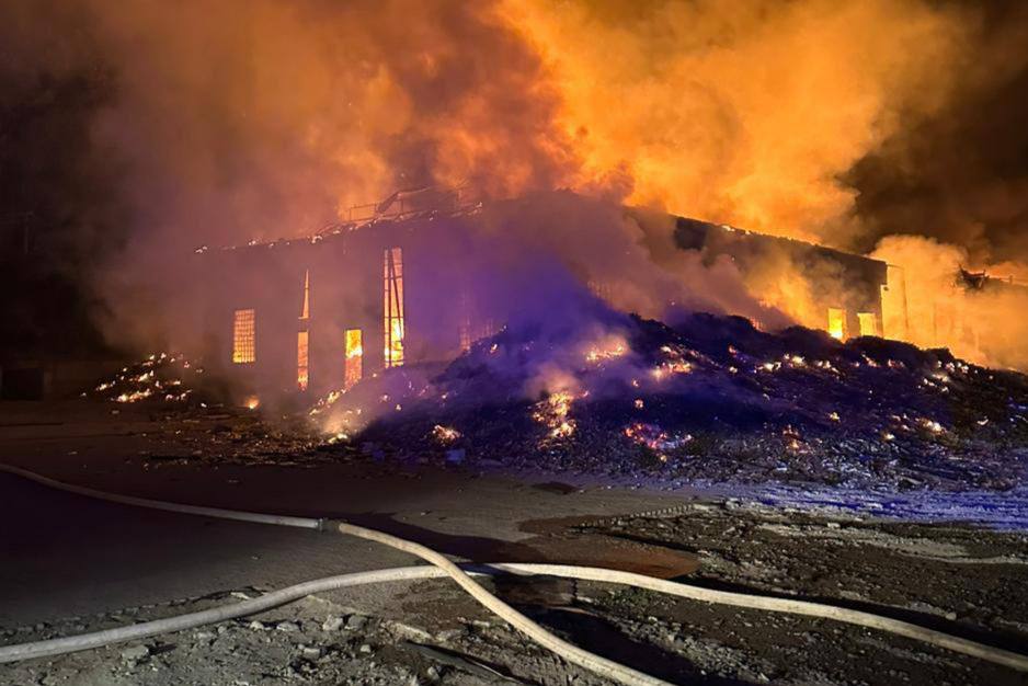 Внаслідок атаки дронів на Одещині зруйновано цех і склад винного заводу