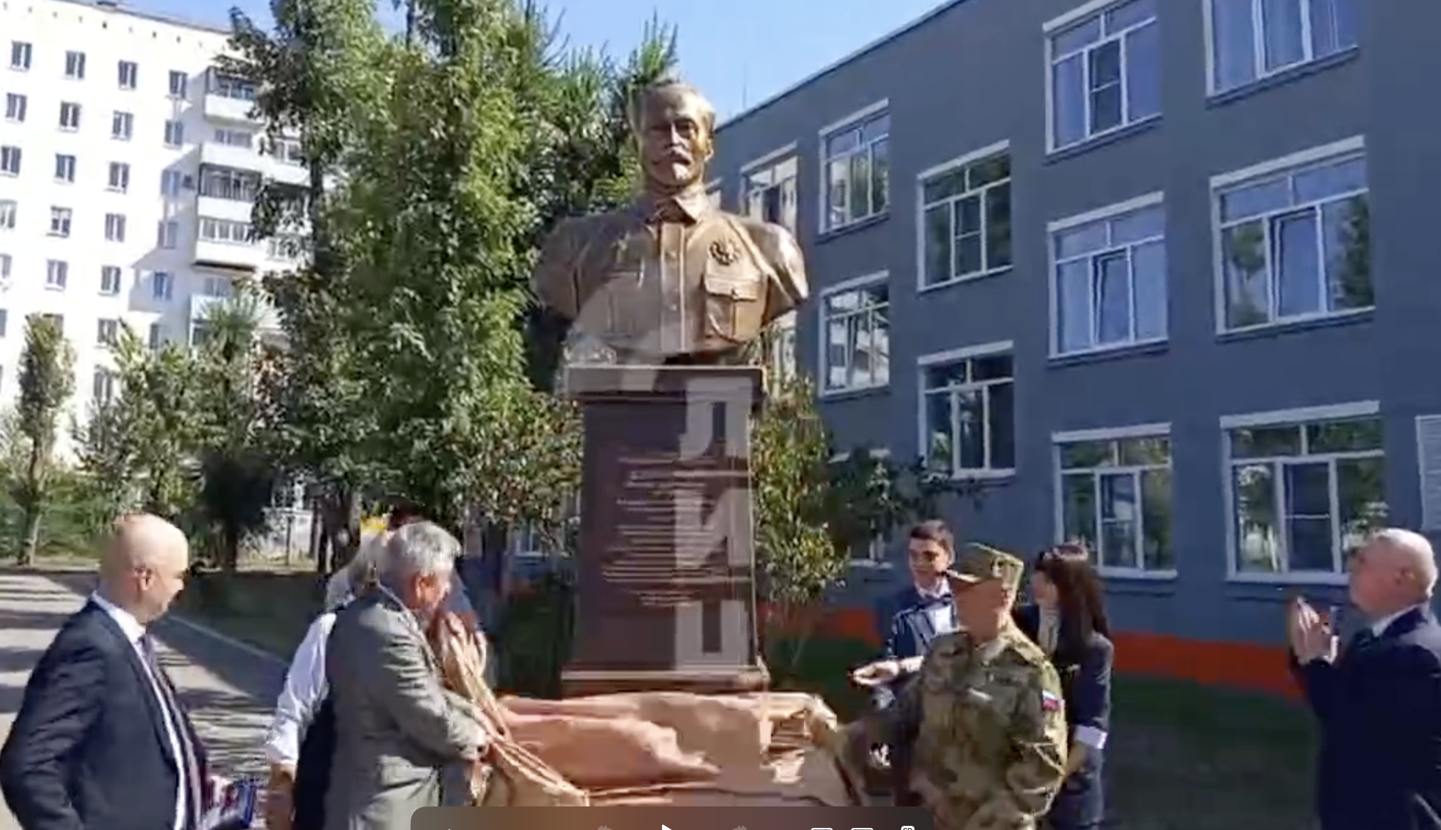 В окупованому Сіверськодонецьку відкрили пам’ятник Дзержинському та назвали на його честь школу