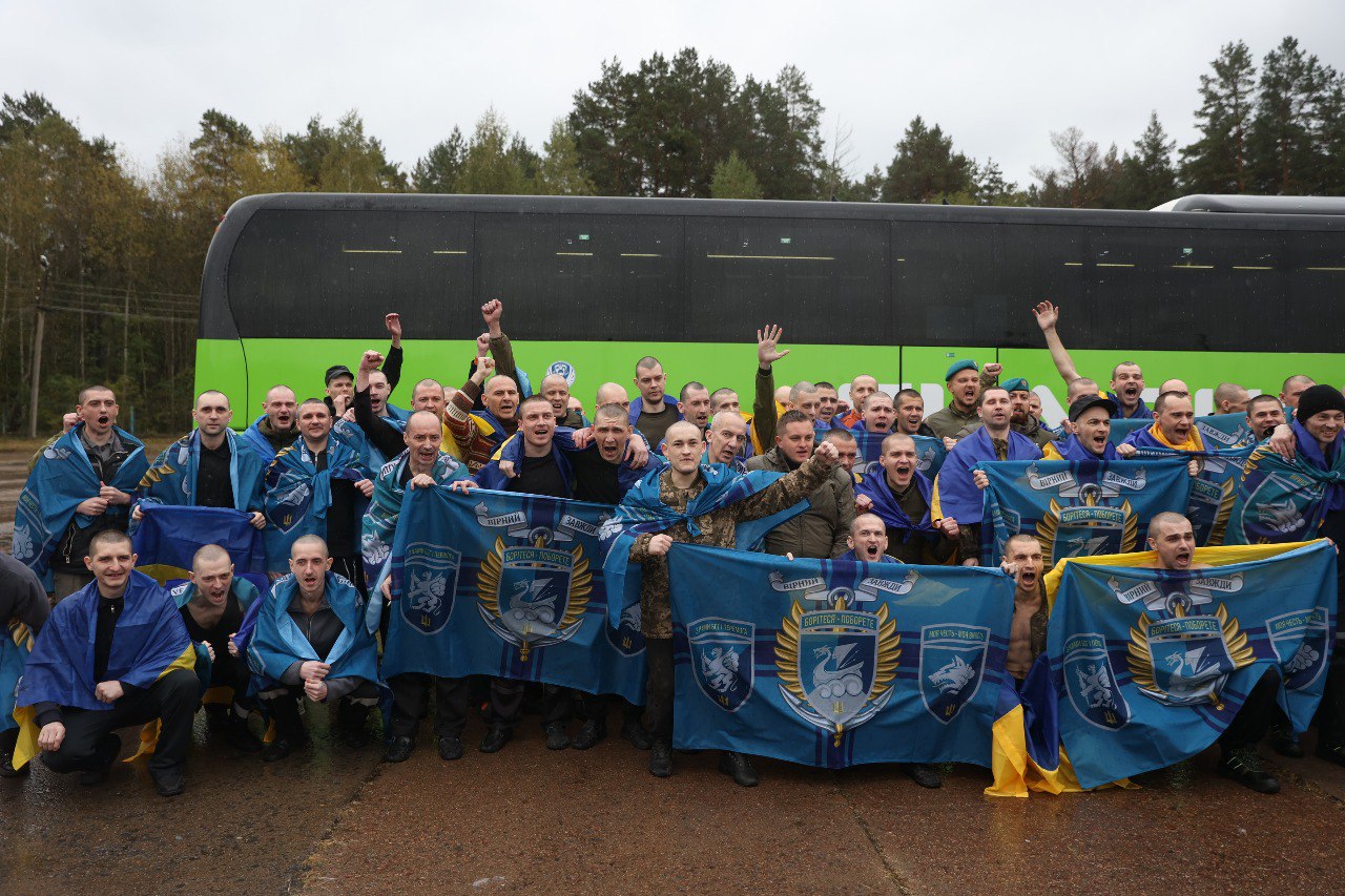 205 українських військових і цивільних повернулися з полону