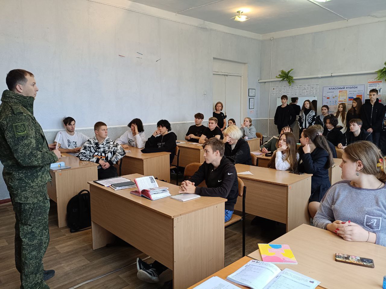 В окупованому Лисичанську школярам нав’язують військову кар’єру