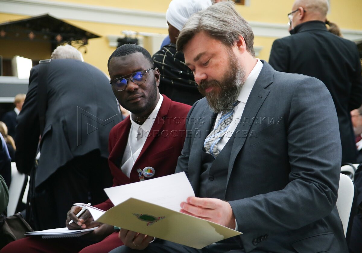 Мережа «русофілів»: як Сігал, Мандела, де Голль і викриті агенти працюють на парадипломатію Кремля