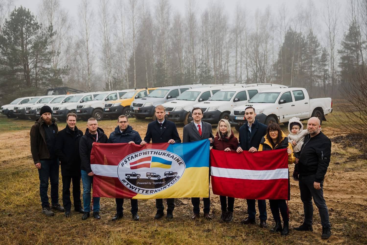 Латвія передала Україні 34 автомобілі та гуманітарну допомогу