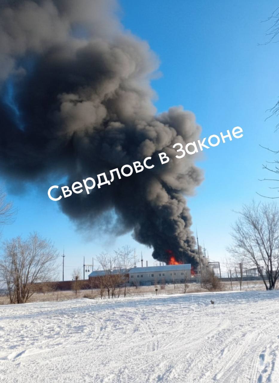 В окупованому Луганську після вибухів загорілася електропідстанція