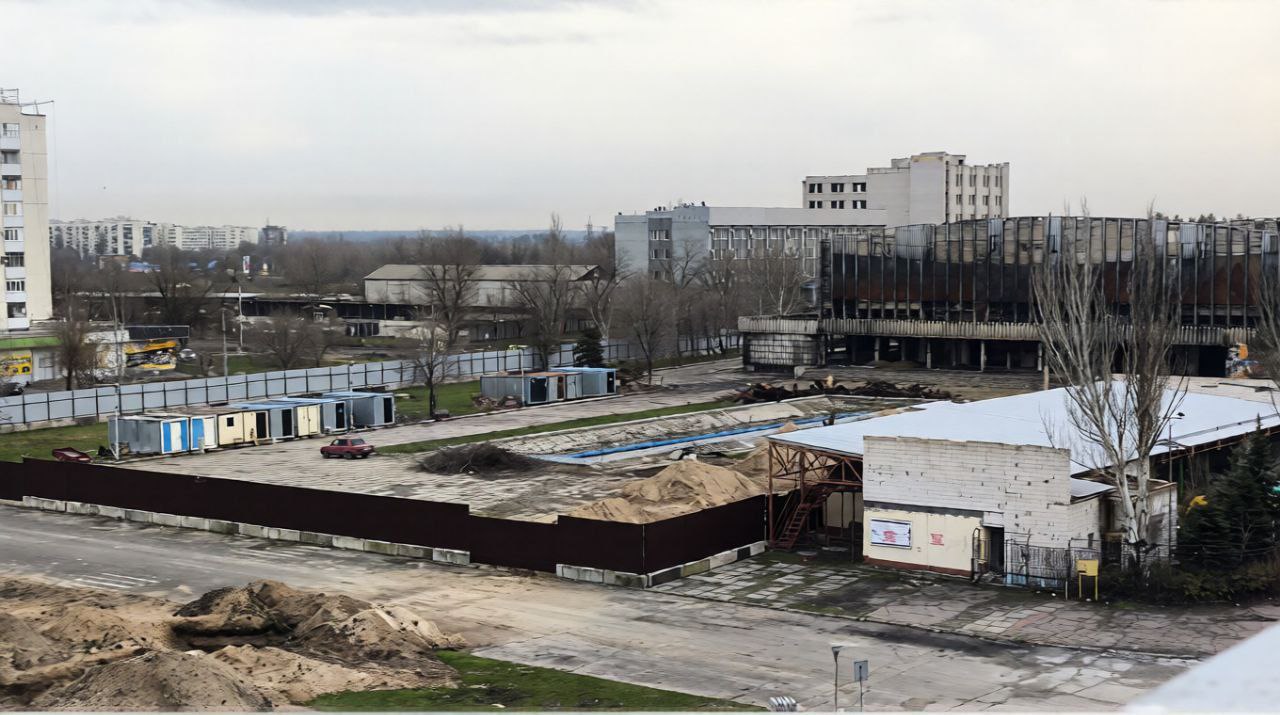 РФ планує будівництво льодової арени в Сіверськодонецьку на місці зруйнованого Палацу спорту