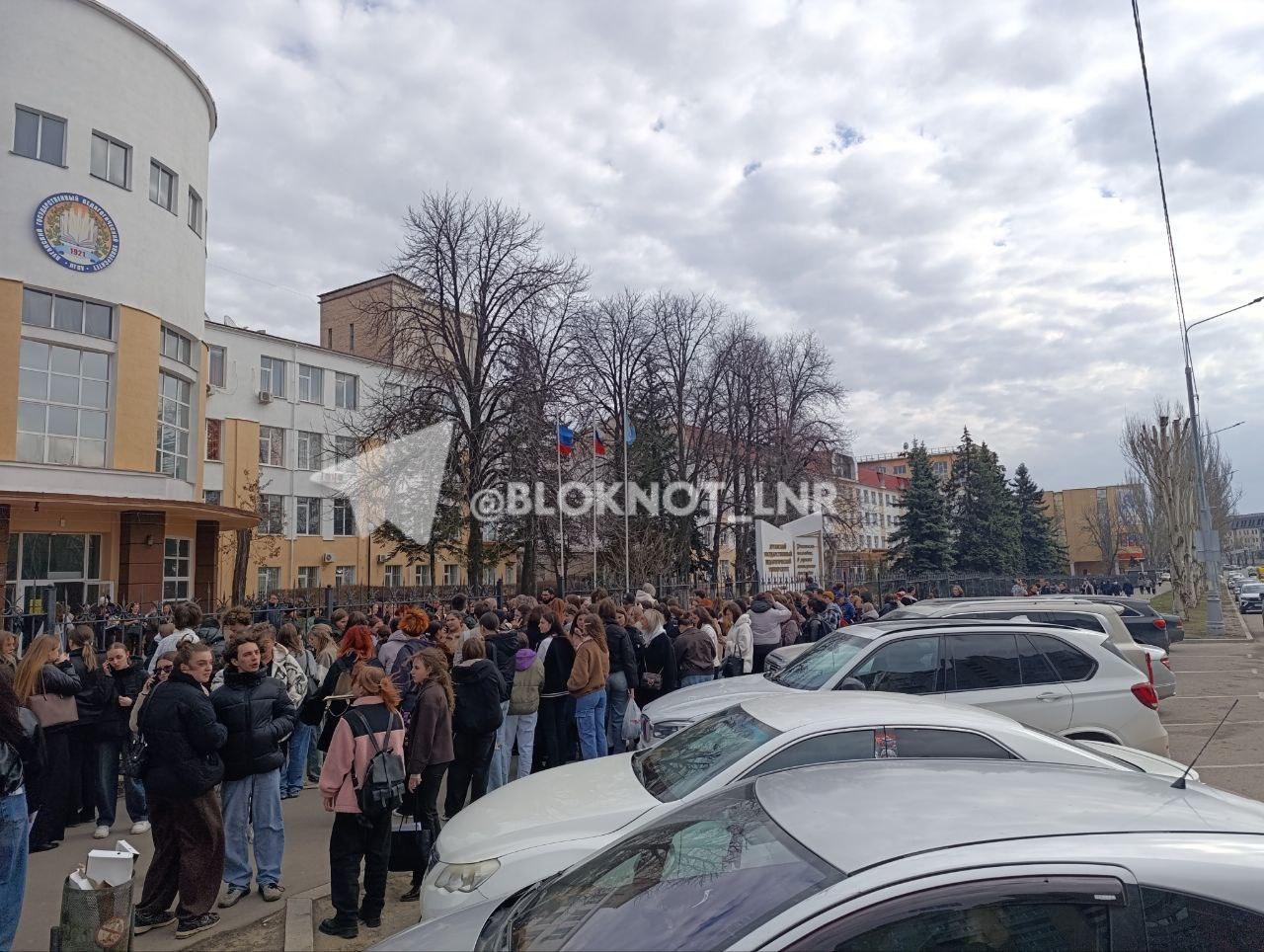 В окупованому Луганську повідомили про «замінування» університетів